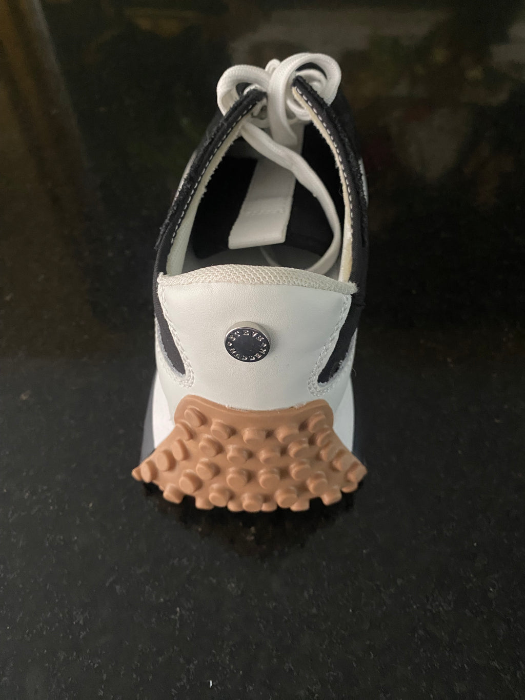 Tenis para dama se marca