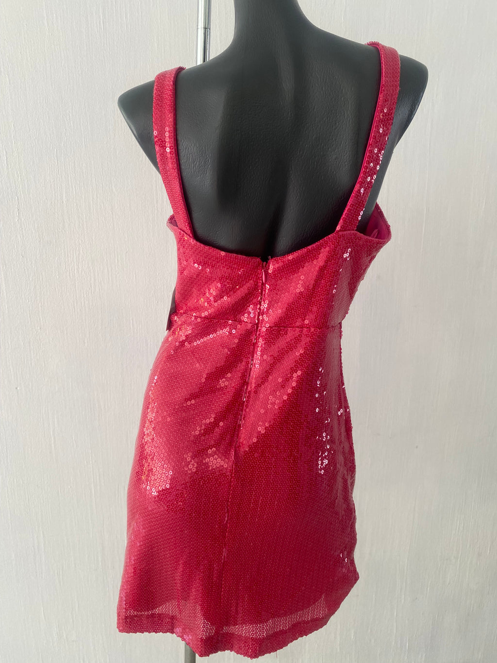 Vestido tela de lentejuelas talla chica pero viene amplia