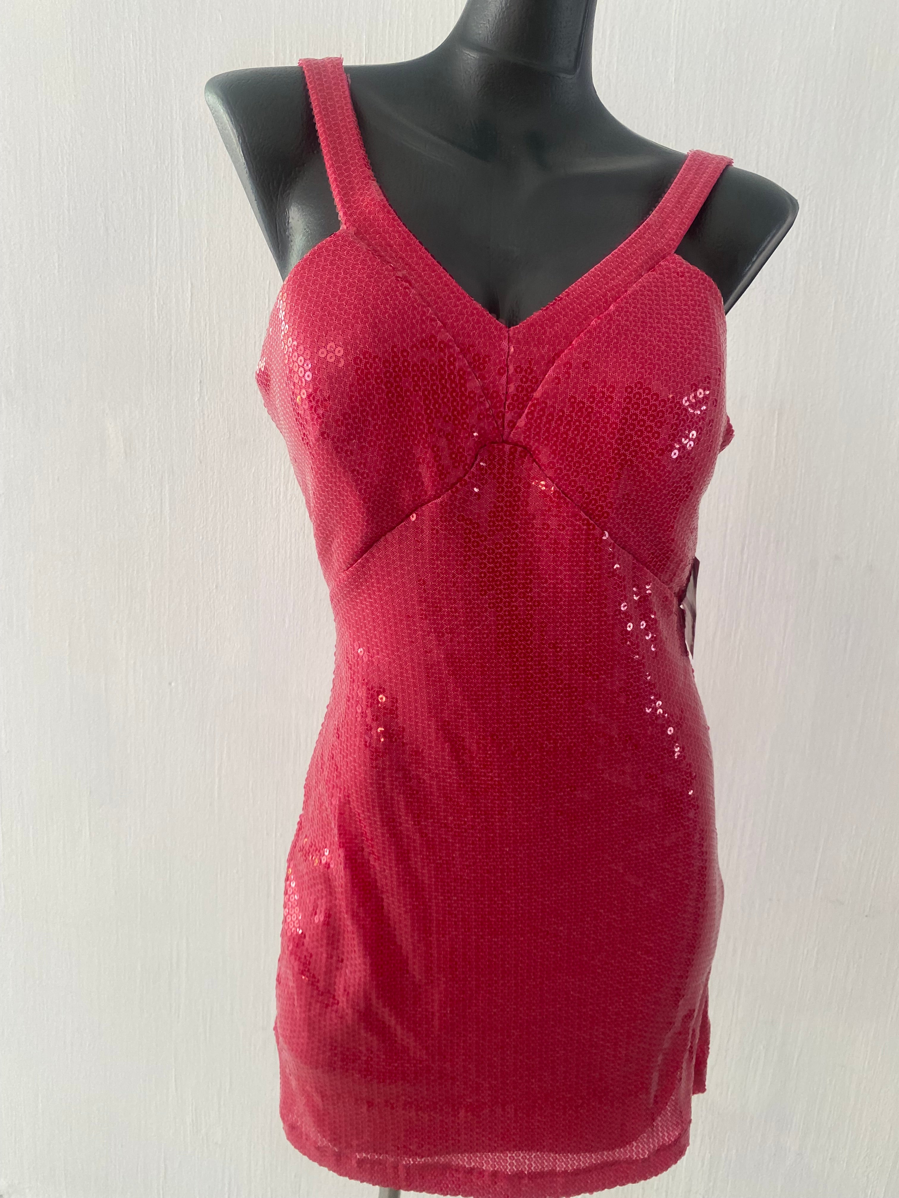 Vestido tela de lentejuelas talla chica pero viene amplia