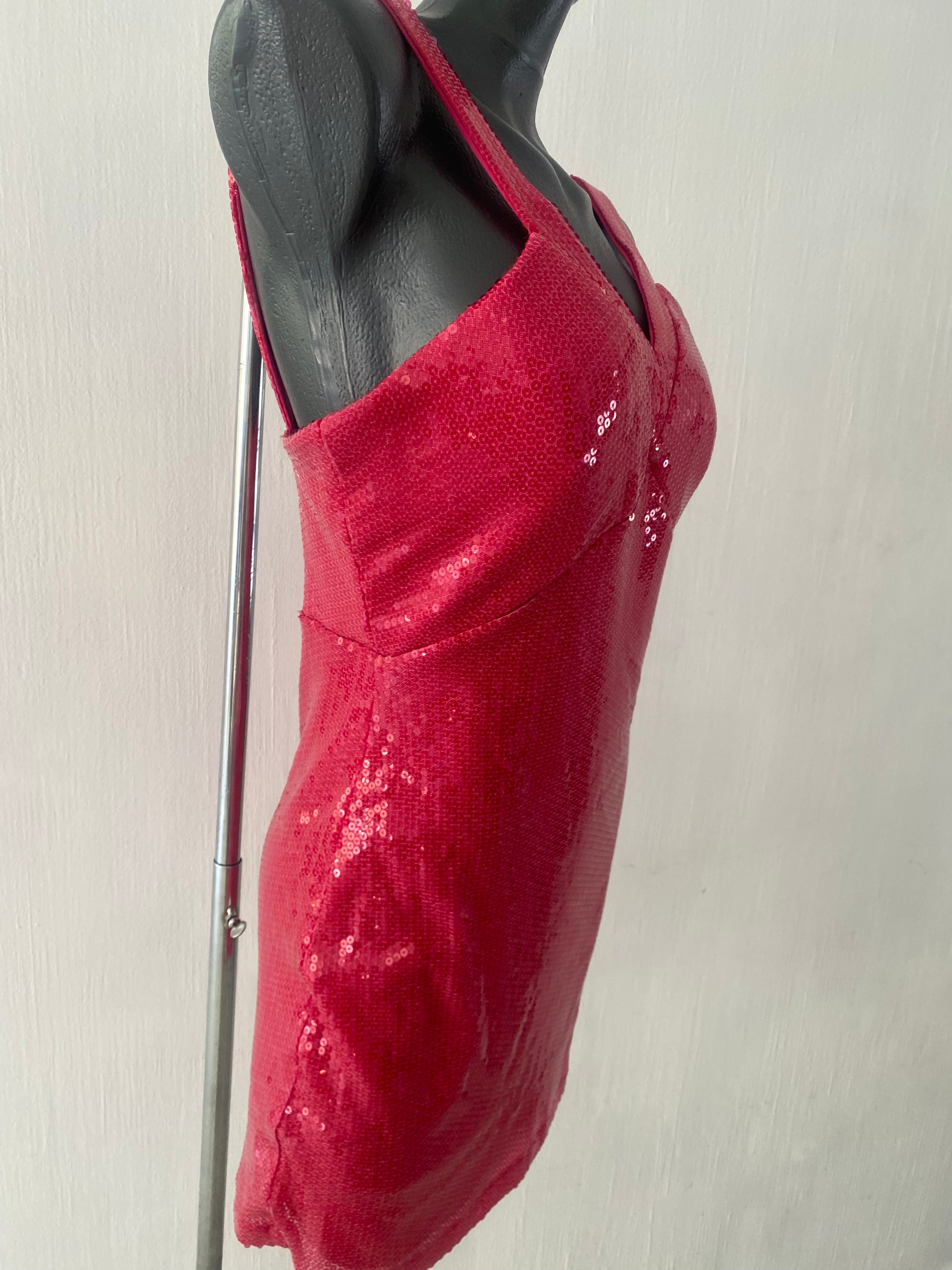 Vestido tela de lentejuelas talla chica pero viene amplia