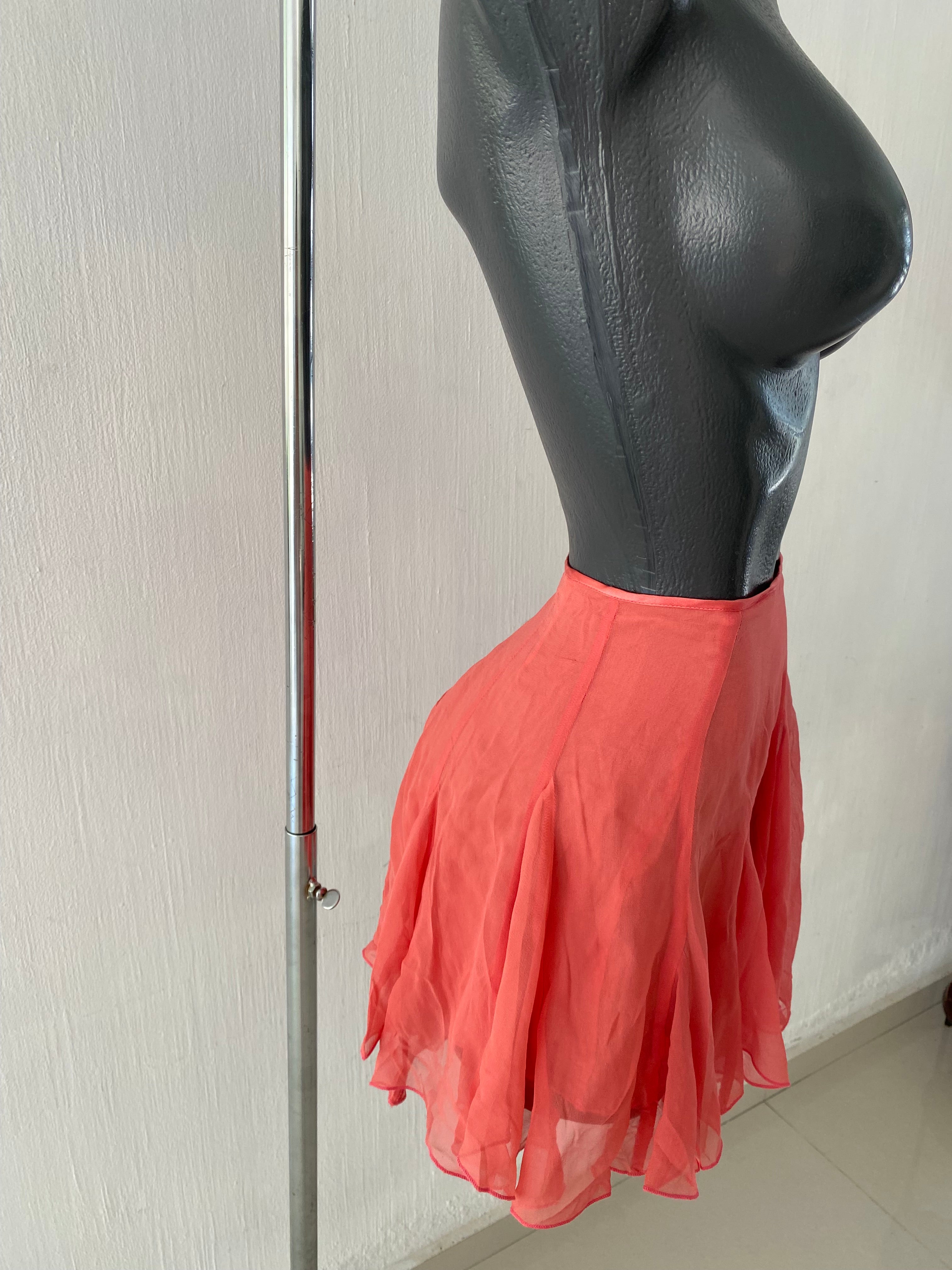 Falda corta ideal para tiempo de calor